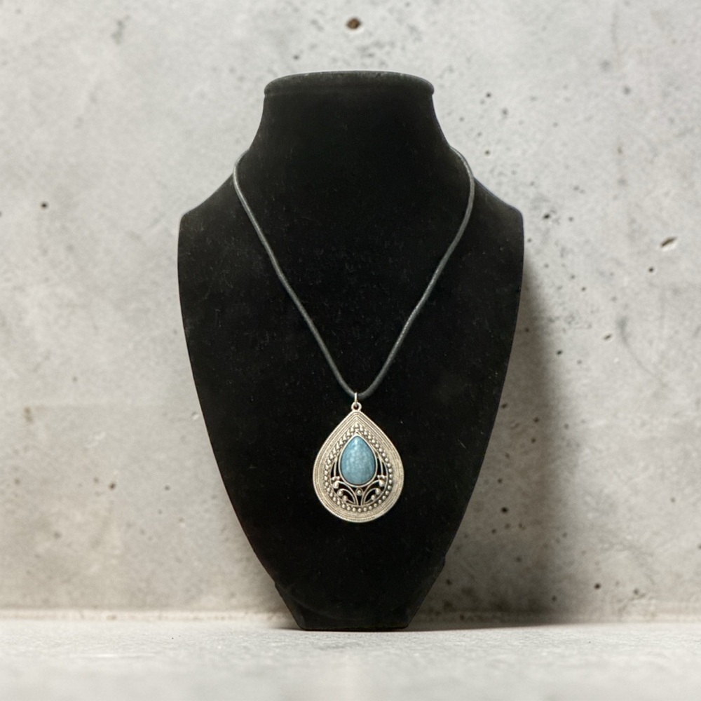 Silver and Blue Teardrop Pendant Necklace 18”